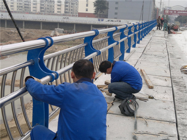 成都不锈钢河道护栏的特性及其在城市景观中的应用