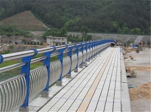 成都不锈钢桥梁护栏是一种什么材质的护栏